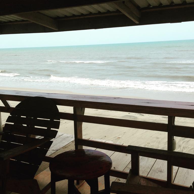 La Delphina Bed And Breakfast Bar And Grill La Ceiba Exteriér fotografie