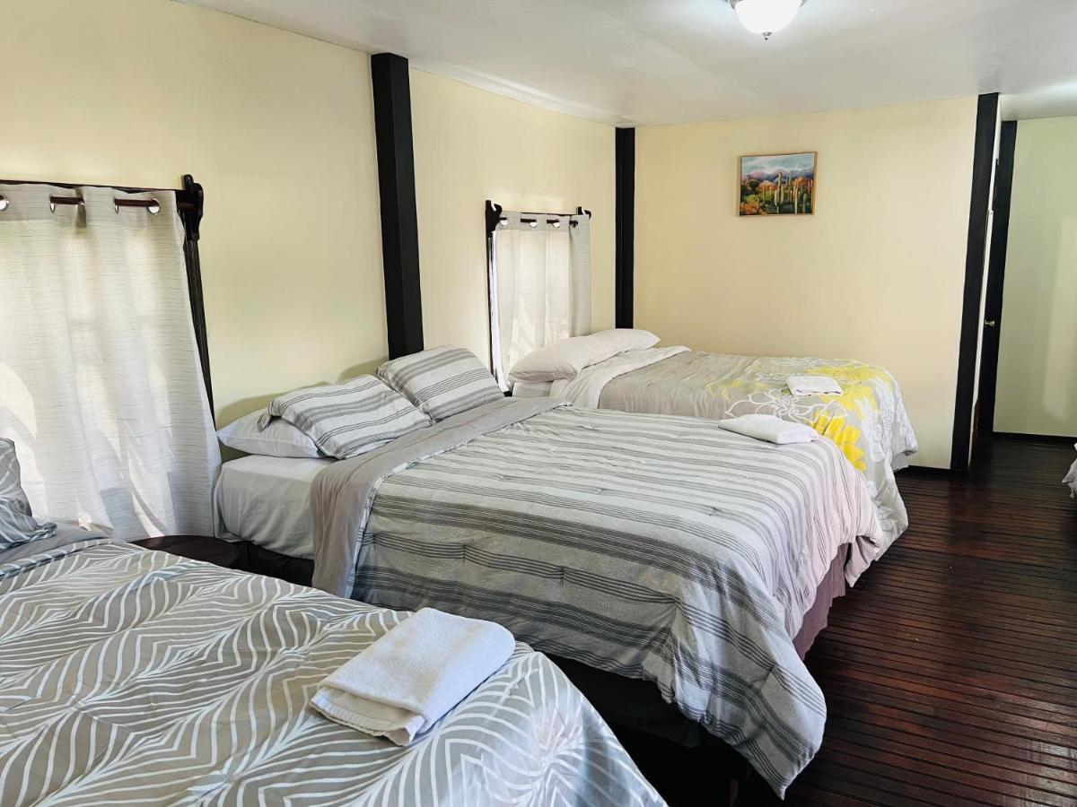 La Delphina Bed And Breakfast Bar And Grill La Ceiba Exteriér fotografie