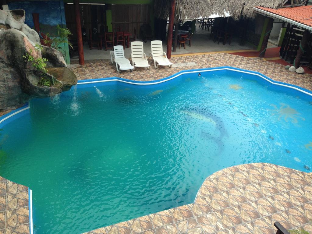 La Delphina Bed And Breakfast Bar And Grill La Ceiba Exteriér fotografie