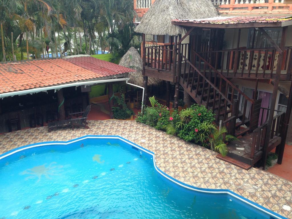 La Delphina Bed And Breakfast Bar And Grill La Ceiba Exteriér fotografie