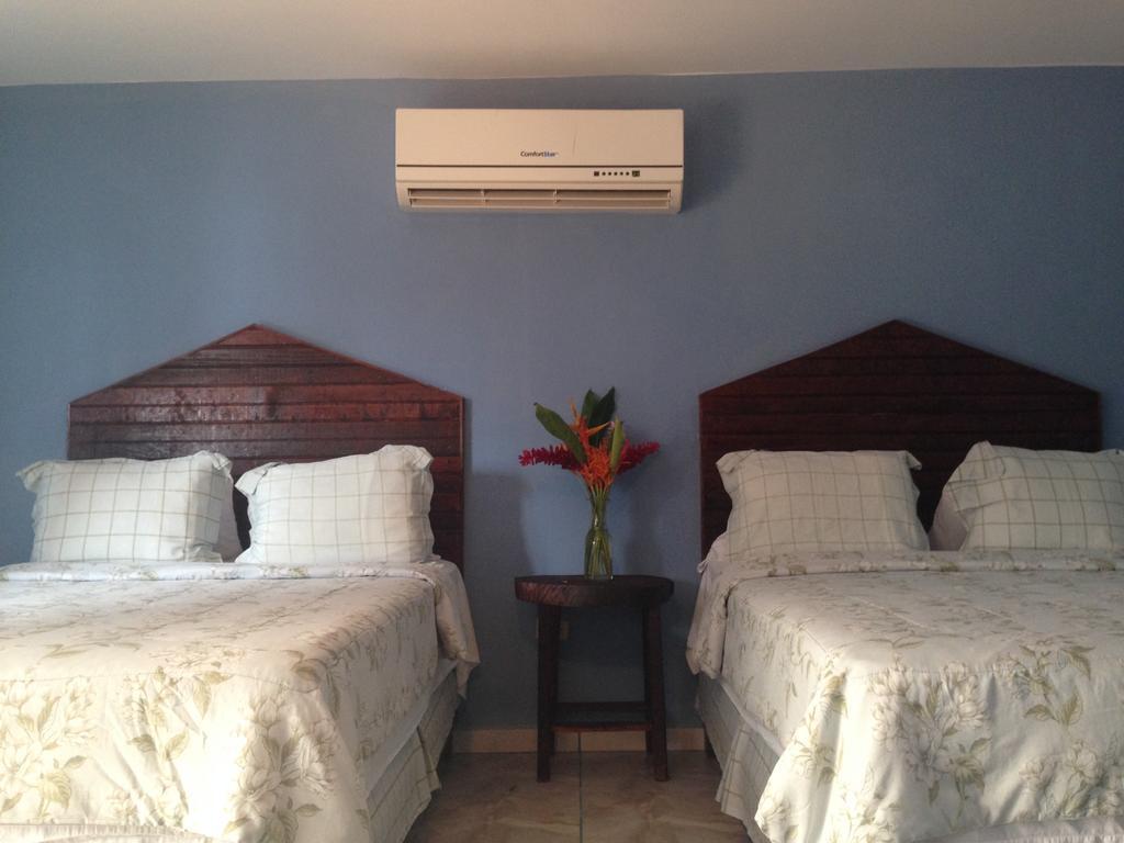 La Delphina Bed And Breakfast Bar And Grill La Ceiba Exteriér fotografie