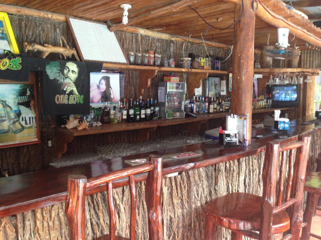 La Delphina Bed And Breakfast Bar And Grill La Ceiba Exteriér fotografie