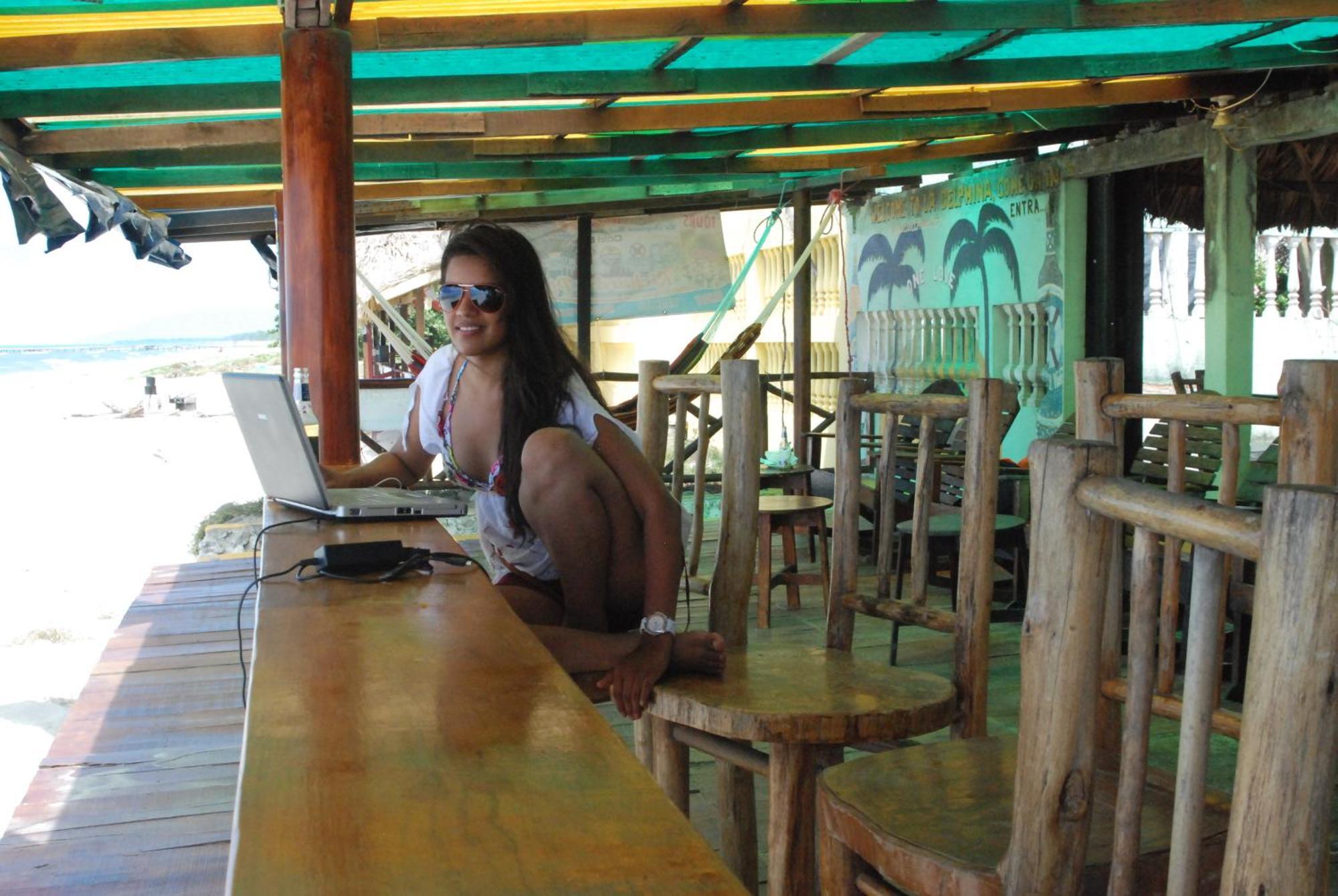 La Delphina Bed And Breakfast Bar And Grill La Ceiba Exteriér fotografie
