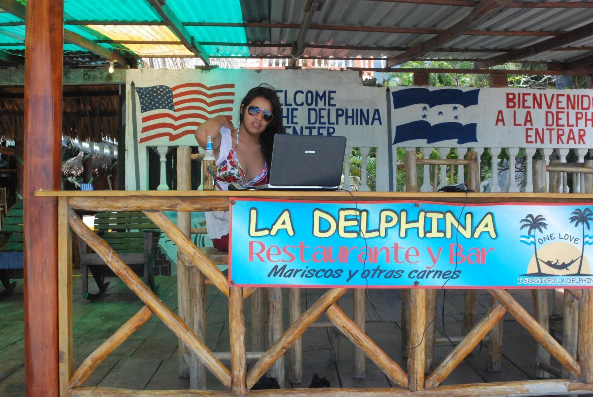 La Delphina Bed And Breakfast Bar And Grill La Ceiba Exteriér fotografie