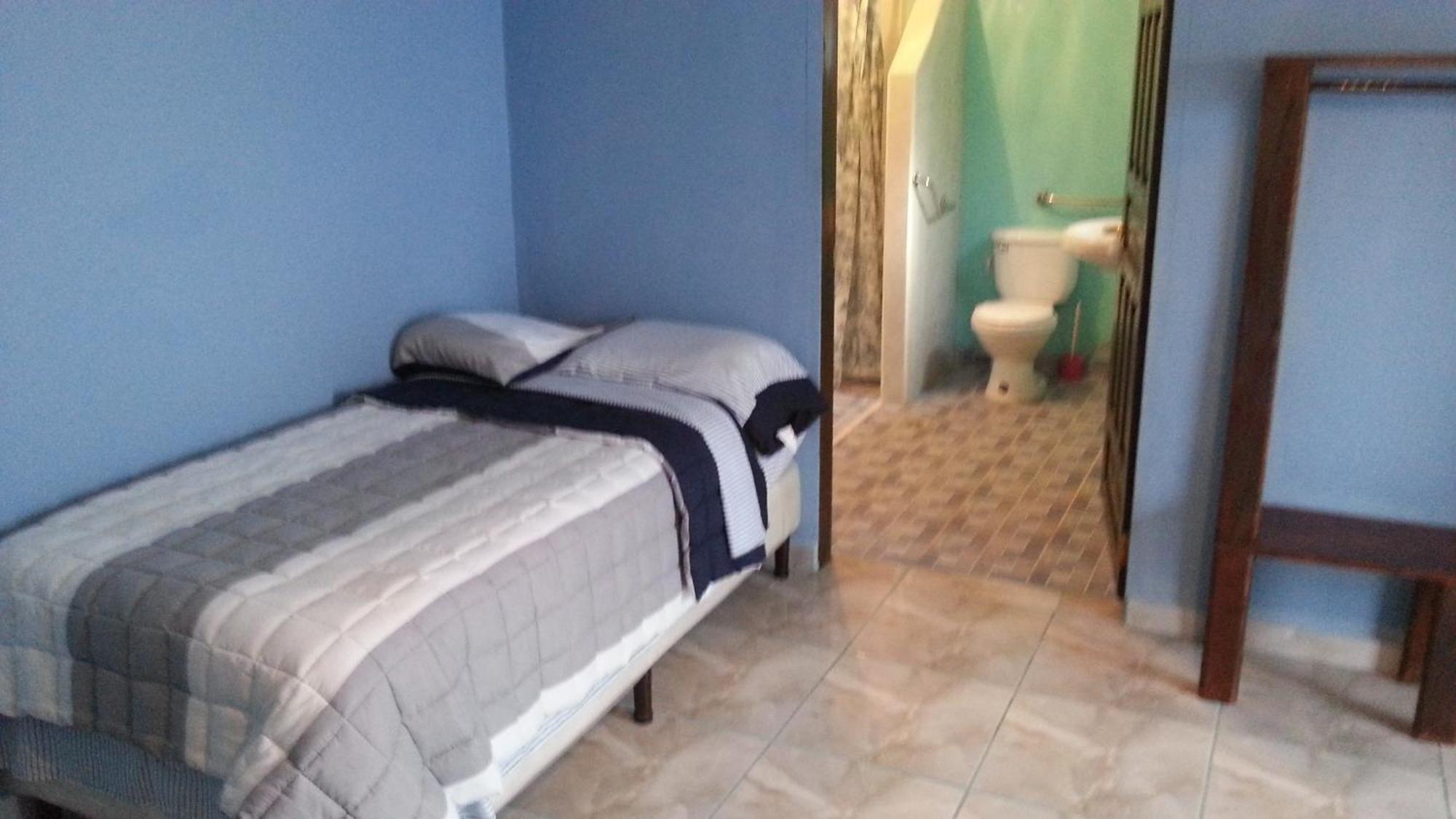 La Delphina Bed And Breakfast Bar And Grill La Ceiba Pokoj fotografie