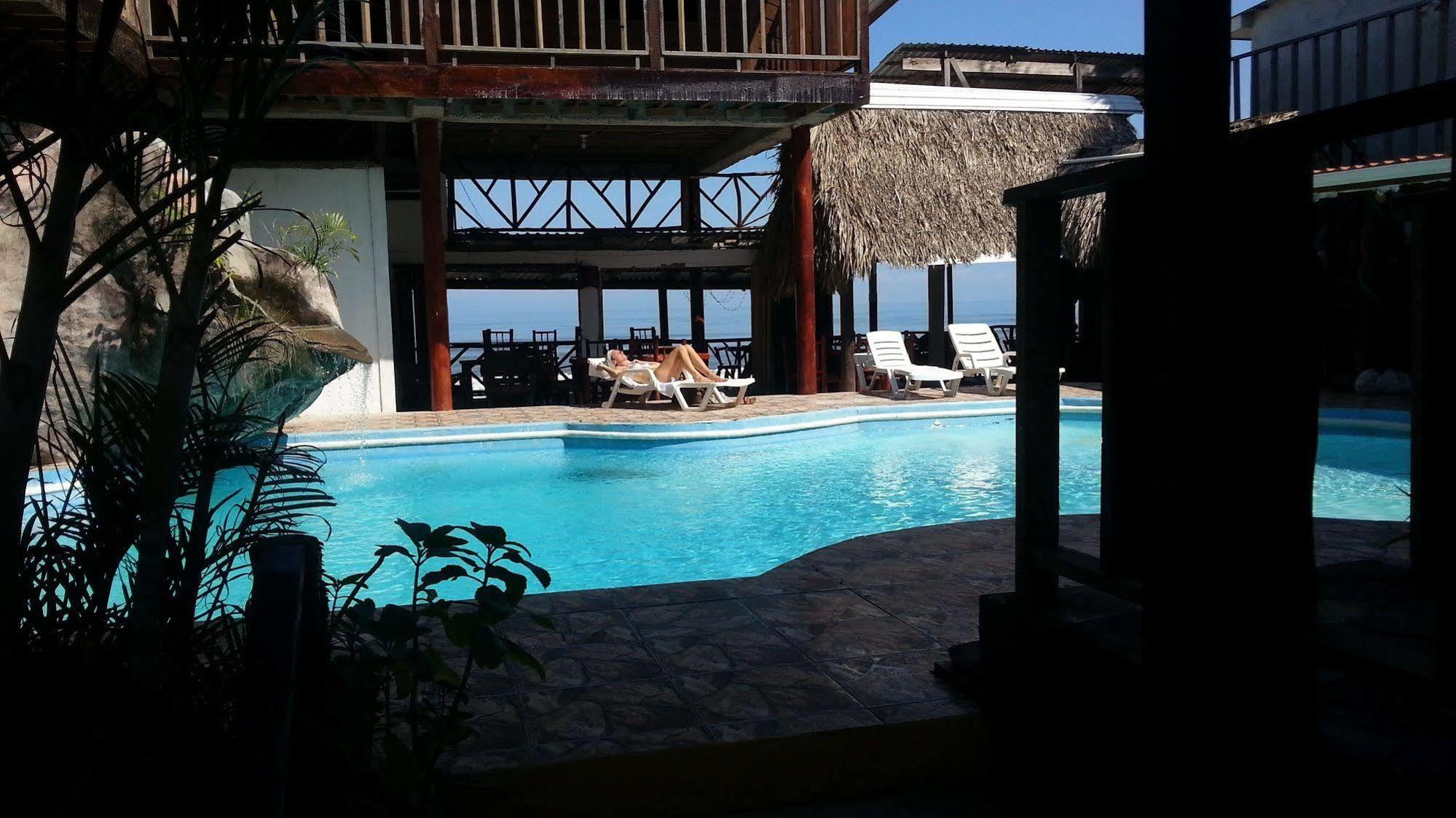 La Delphina Bed And Breakfast Bar And Grill La Ceiba Exteriér fotografie