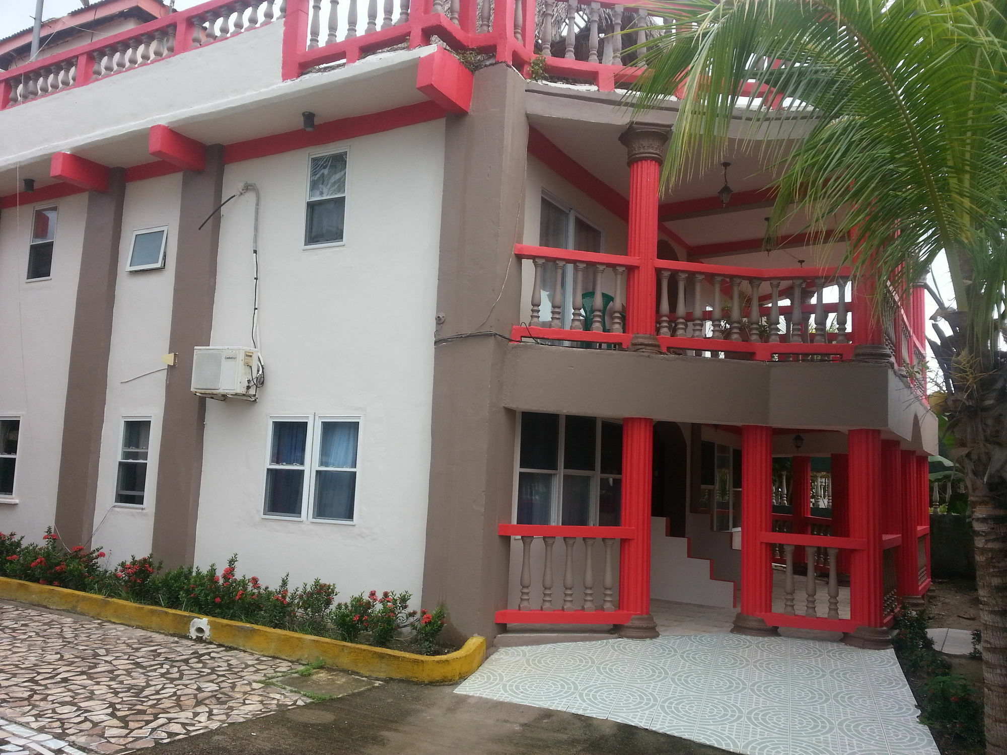 La Delphina Bed And Breakfast Bar And Grill La Ceiba Exteriér fotografie