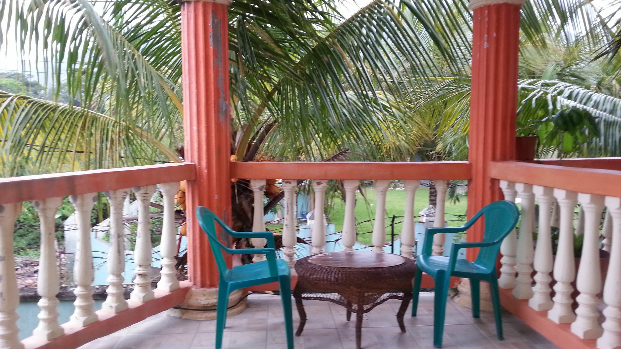 La Delphina Bed And Breakfast Bar And Grill La Ceiba Exteriér fotografie